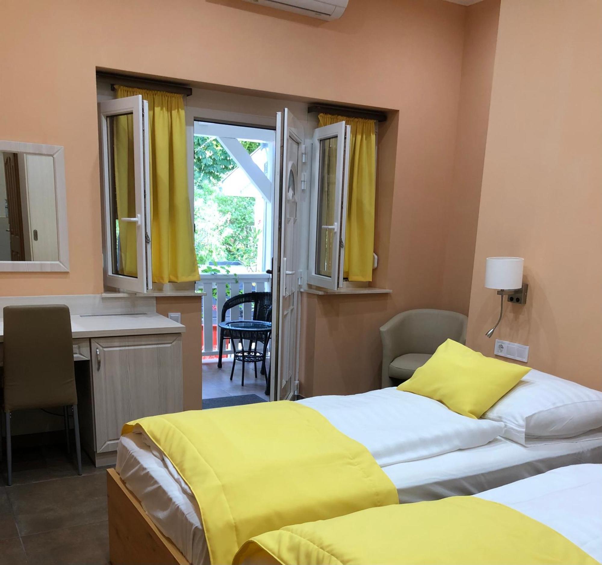 Hotel Szem-S Vendeghaz Balatonszárszó Exterior foto
