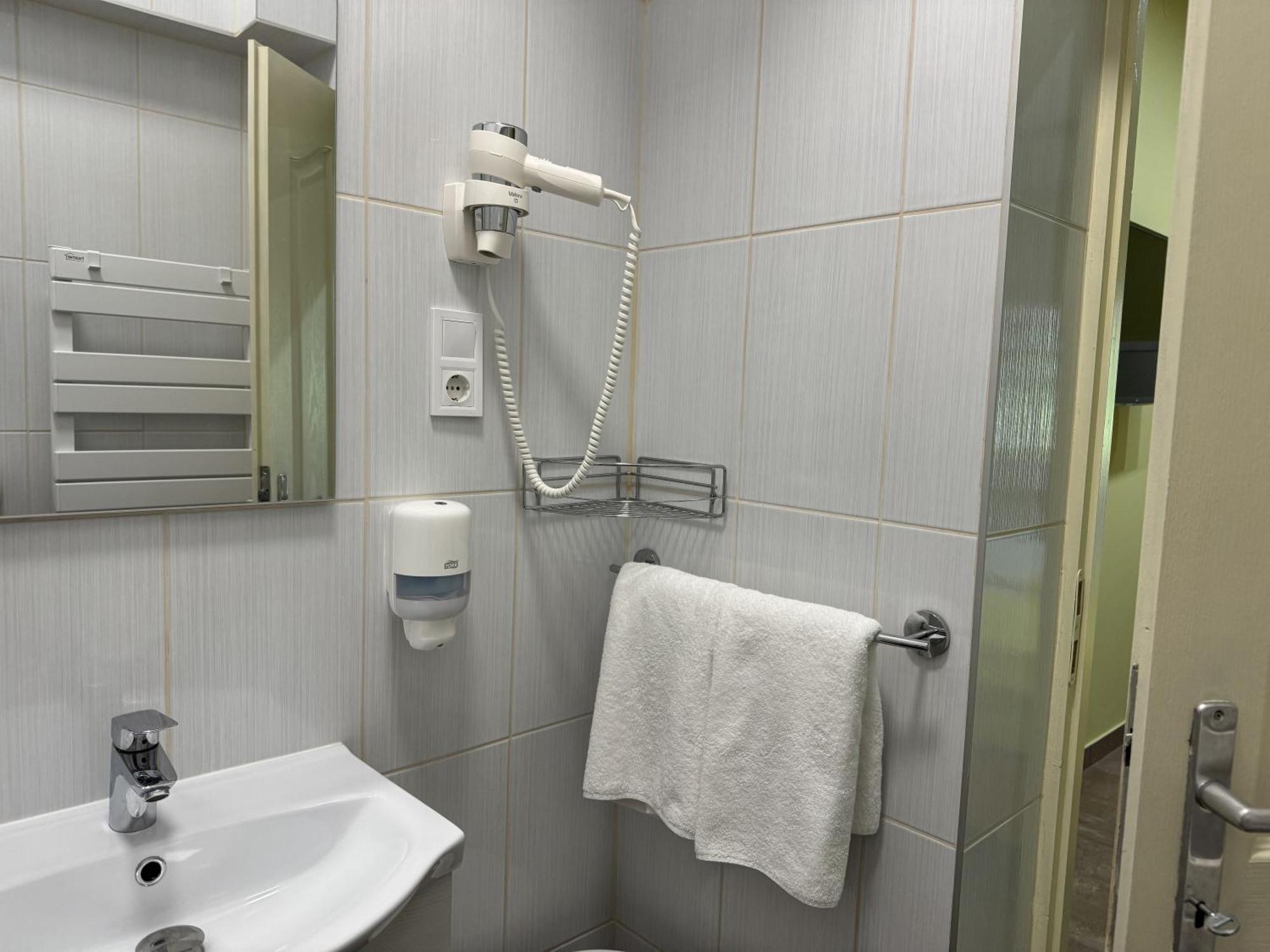 Hotel Szem-S Vendeghaz Balatonszárszó Exterior foto