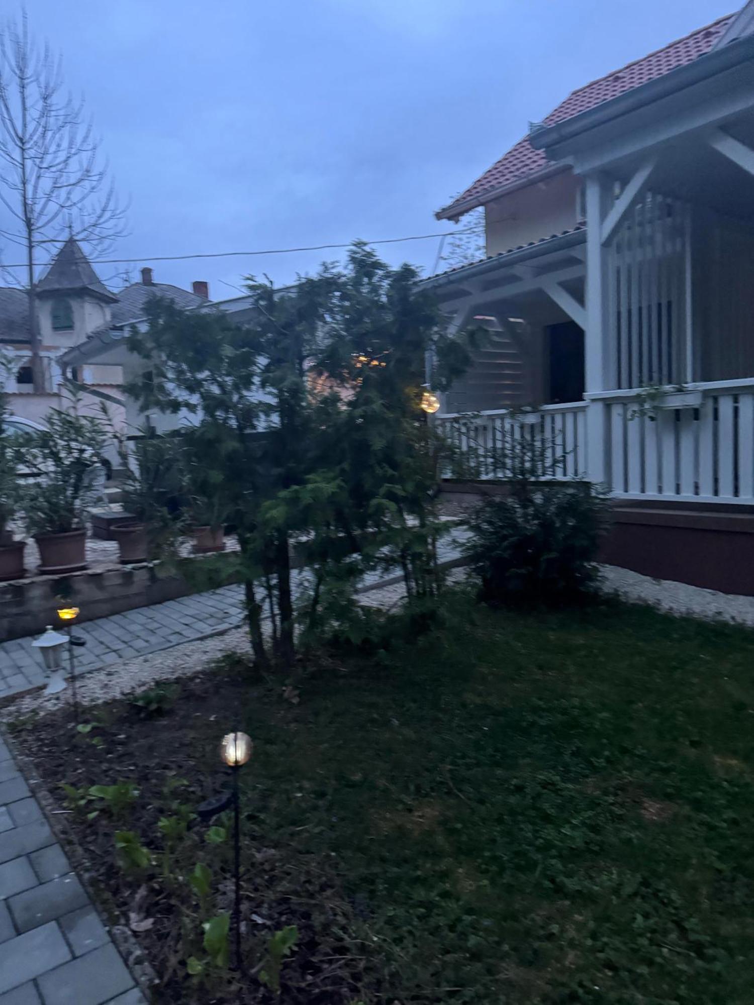 Hotel Szem-S Vendeghaz Balatonszárszó Exterior foto